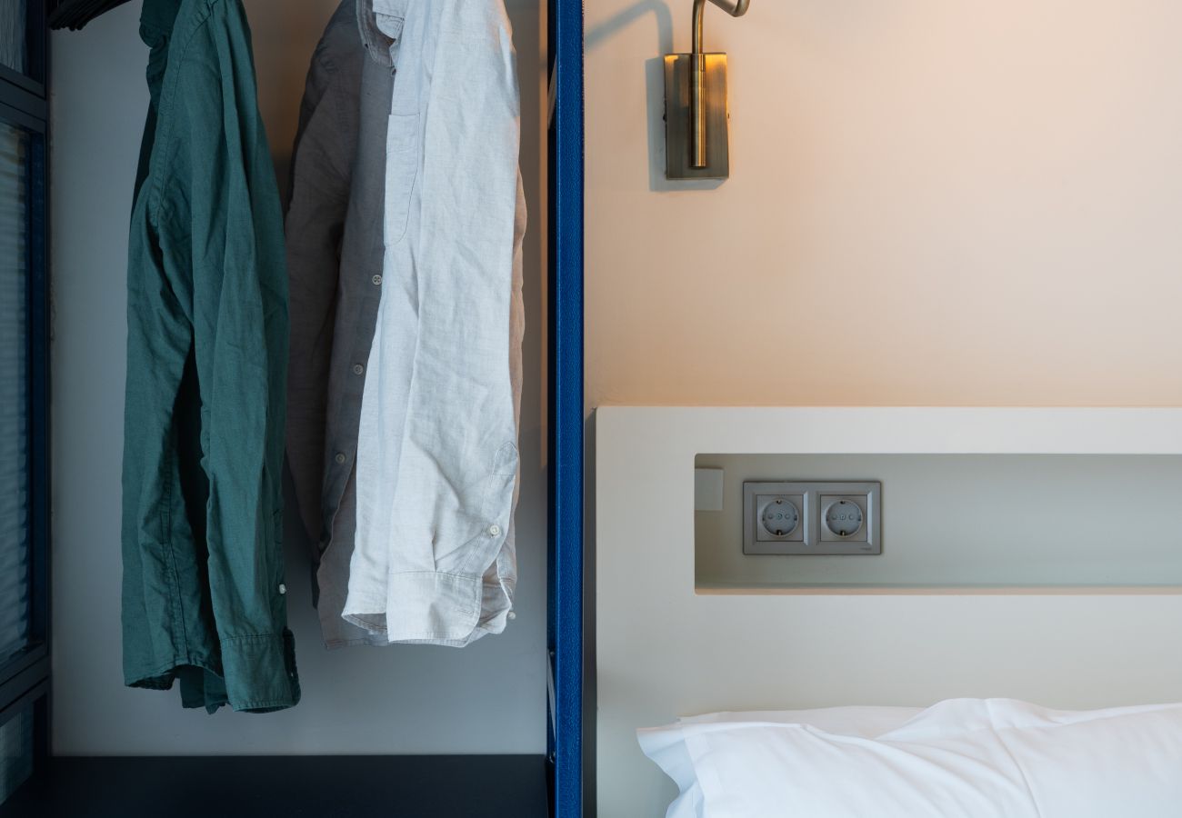Apartment in Athens - Suite Studio By Metro | Starlink | Rooftop Views