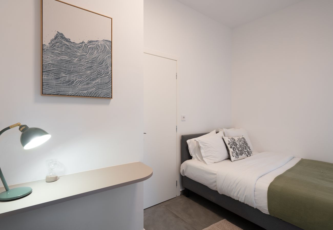 Apartment in Athens - 2BR Gem Apt | Near Kalimarmaro & Metro | Pagkrati