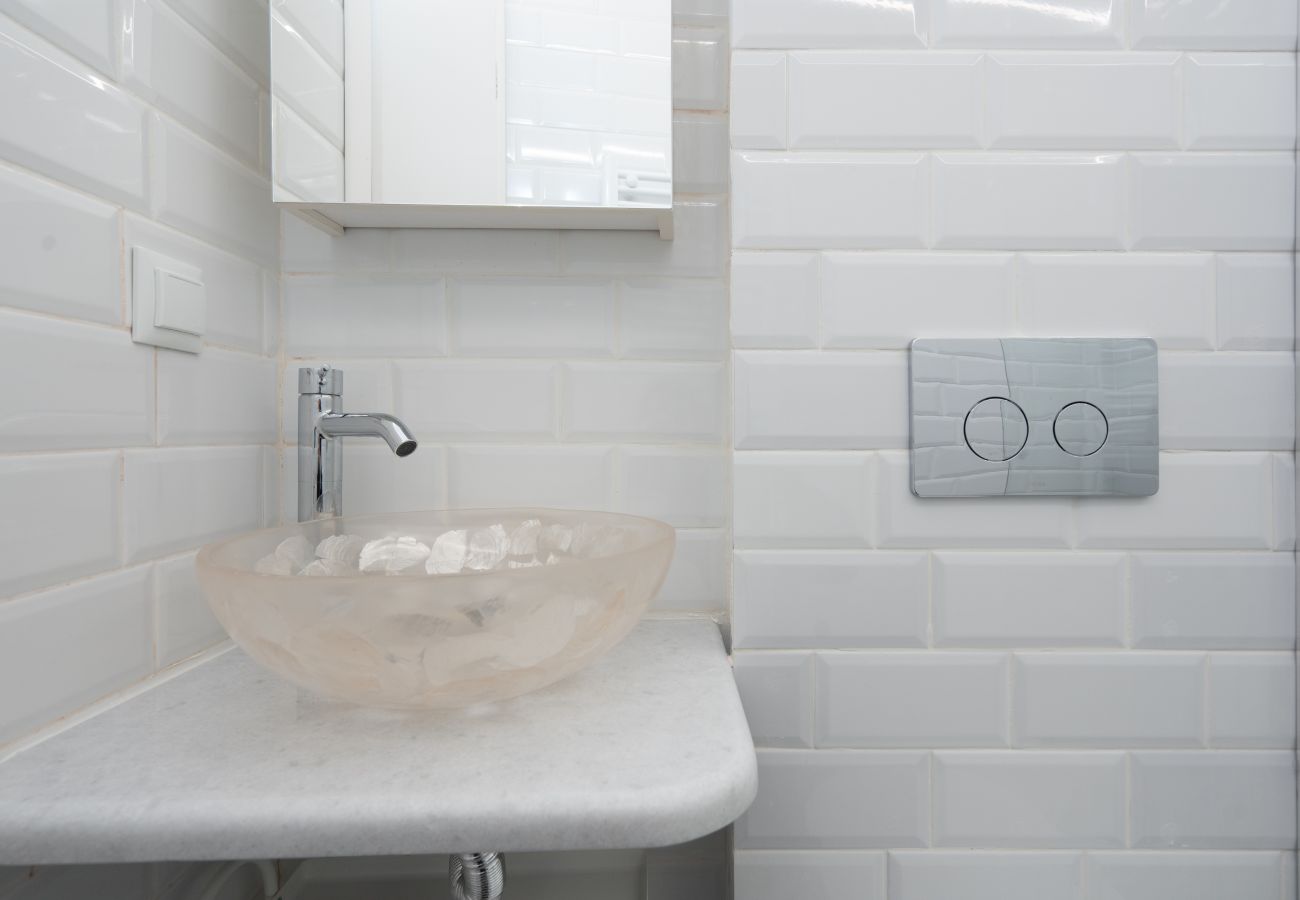 Apartment in Athens - Elegant 2BR Apt Near Acropolis & Metro