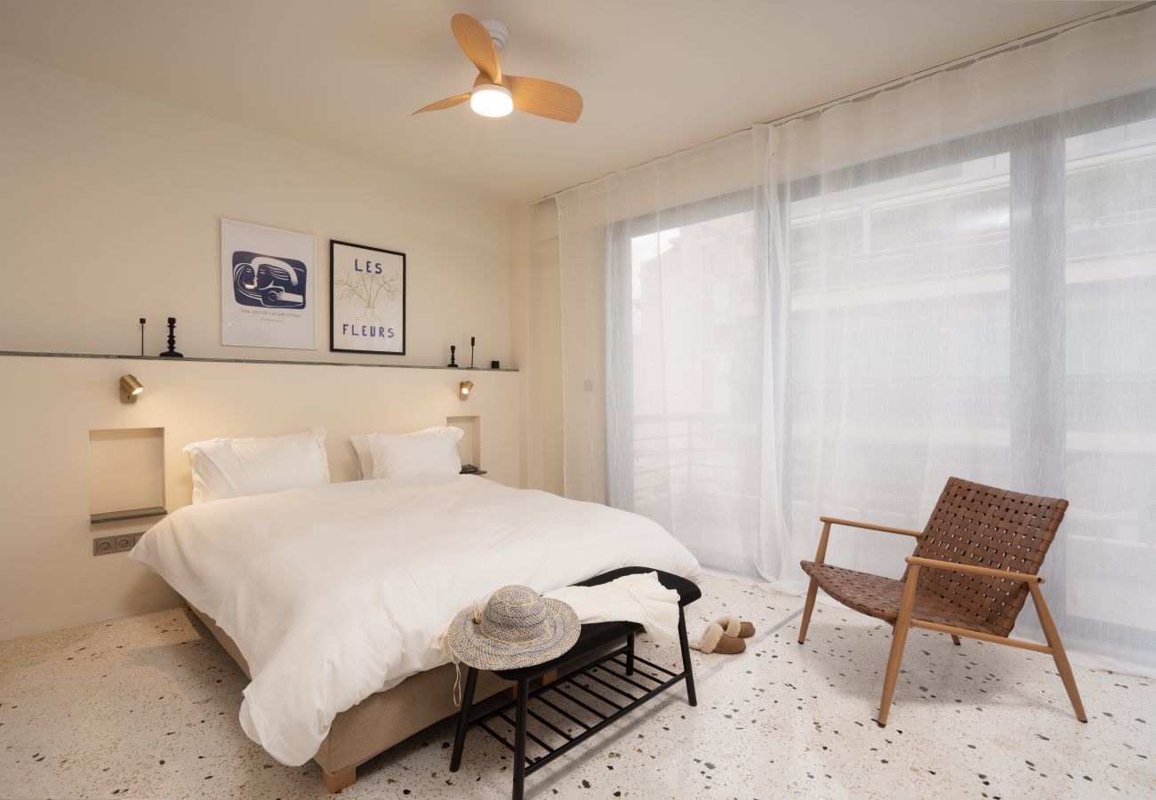 Apartment in Athens - Cozy Studio By Metro | Huge Rooftop | Starlink