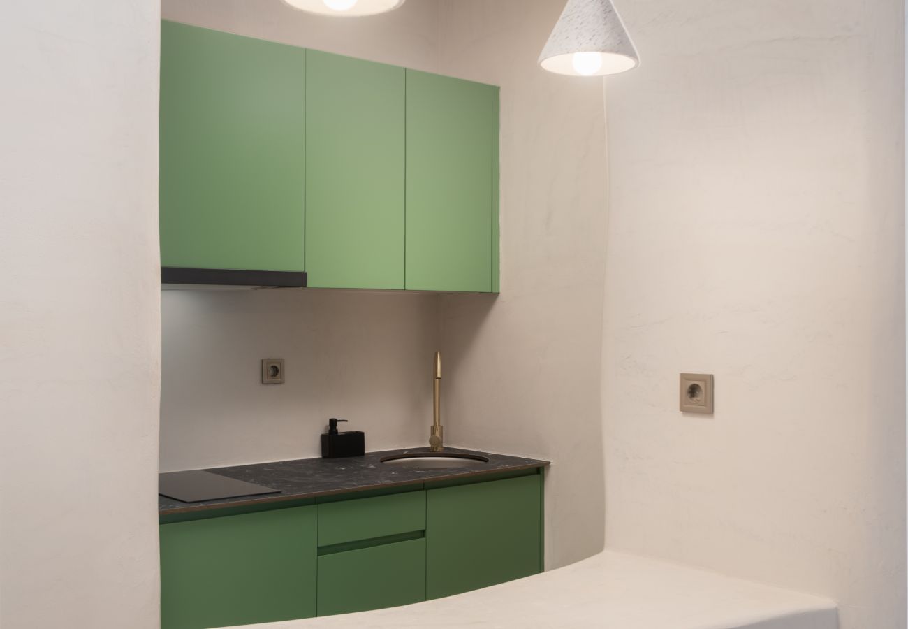 Apartment in Athens - Cozy Studio By Metro | Huge Rooftop | Starlink