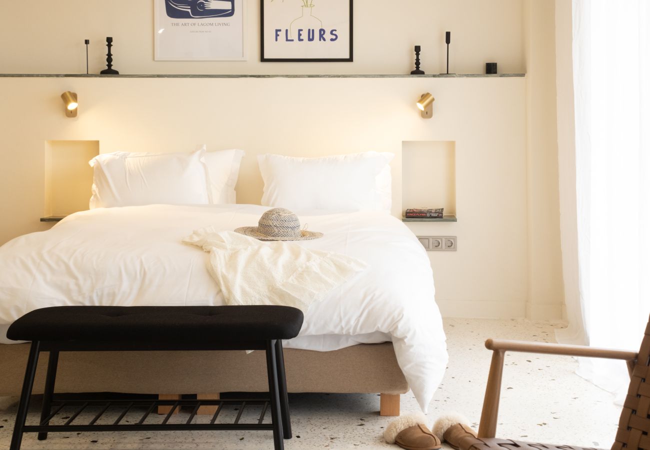 Apartment in Athens - Cozy Studio By Metro | Huge Rooftop | Starlink