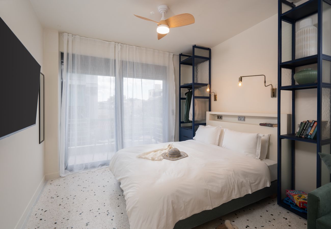 Apartment in Athens - Elegant Studio | Metro | Starlink | Rooftop Views