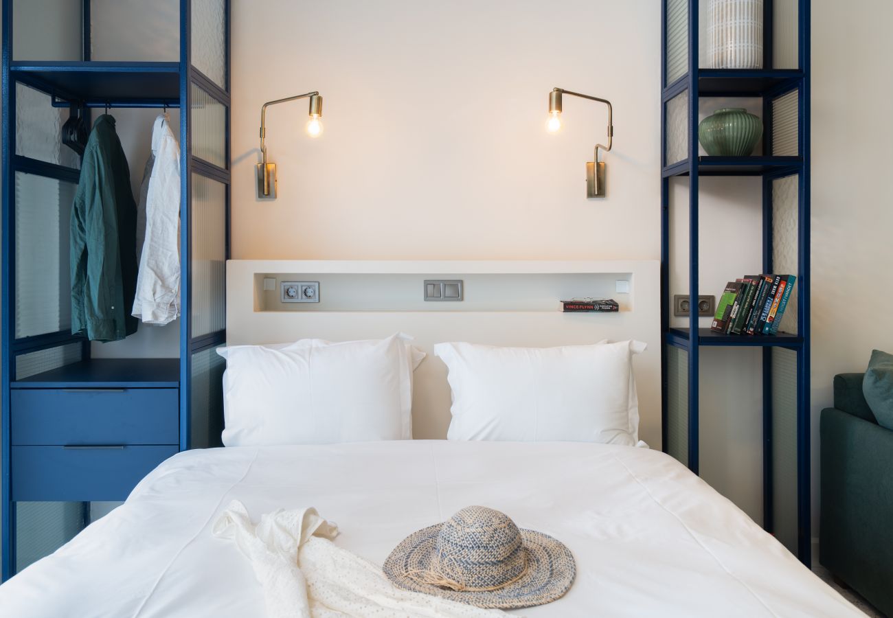 Apartment in Athens - Elegant Studio | Metro | Starlink | Rooftop Views