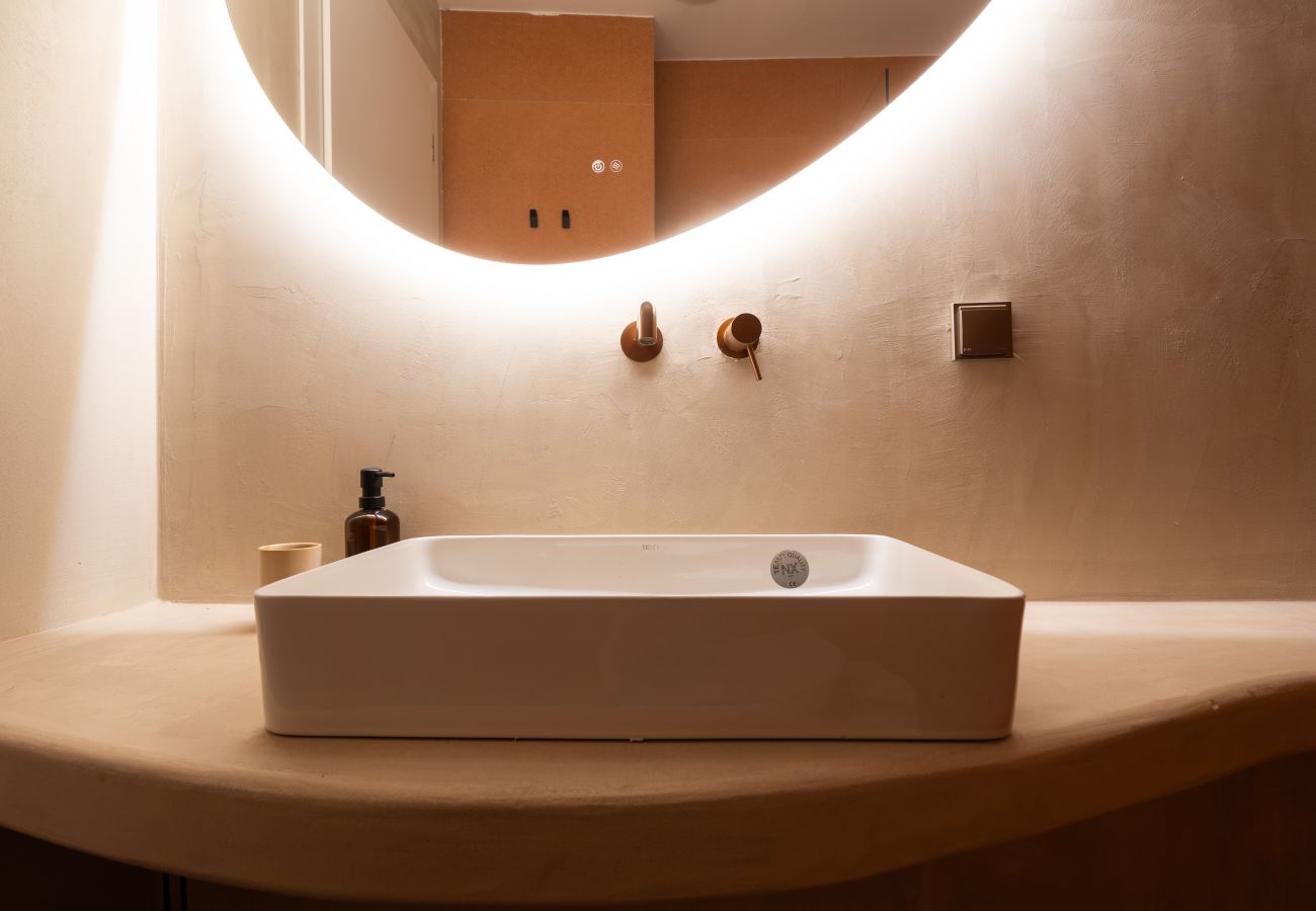 Apartment in Athens - Spacious Studio | Metro | Starlink | Huge Rooftop