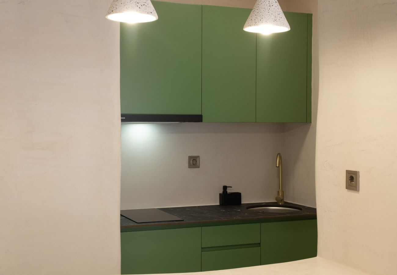 Apartment in Athens - Elegant Studio | Metro | Starlink | Huge Rooftop