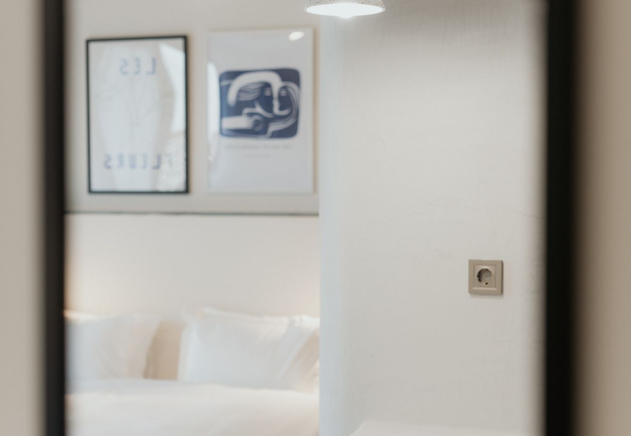 Apartment in Athens - Elegant Studio | Metro | Starlink | Huge Rooftop