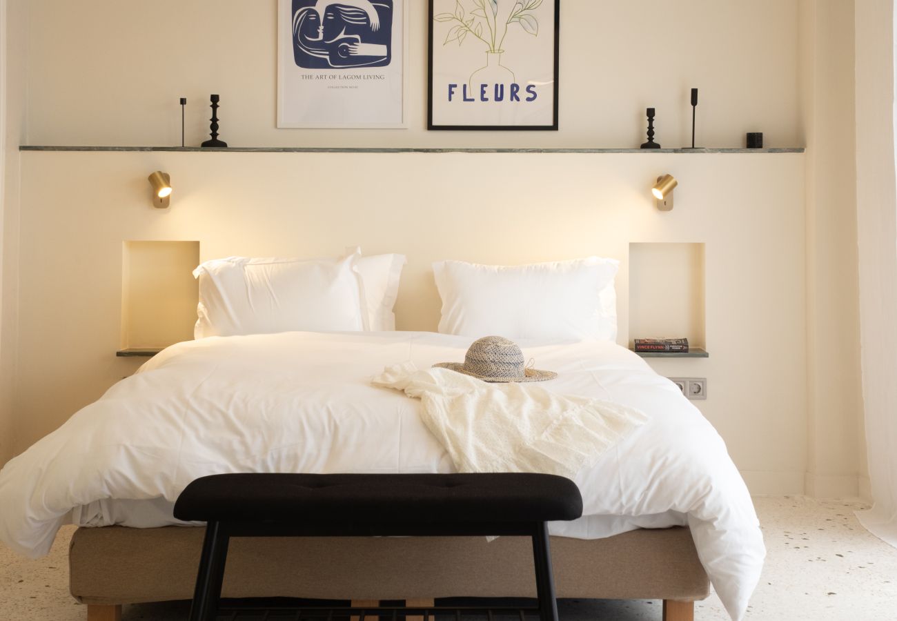 Apartment in Athens - Elegant Studio | Metro | Starlink | Huge Rooftop