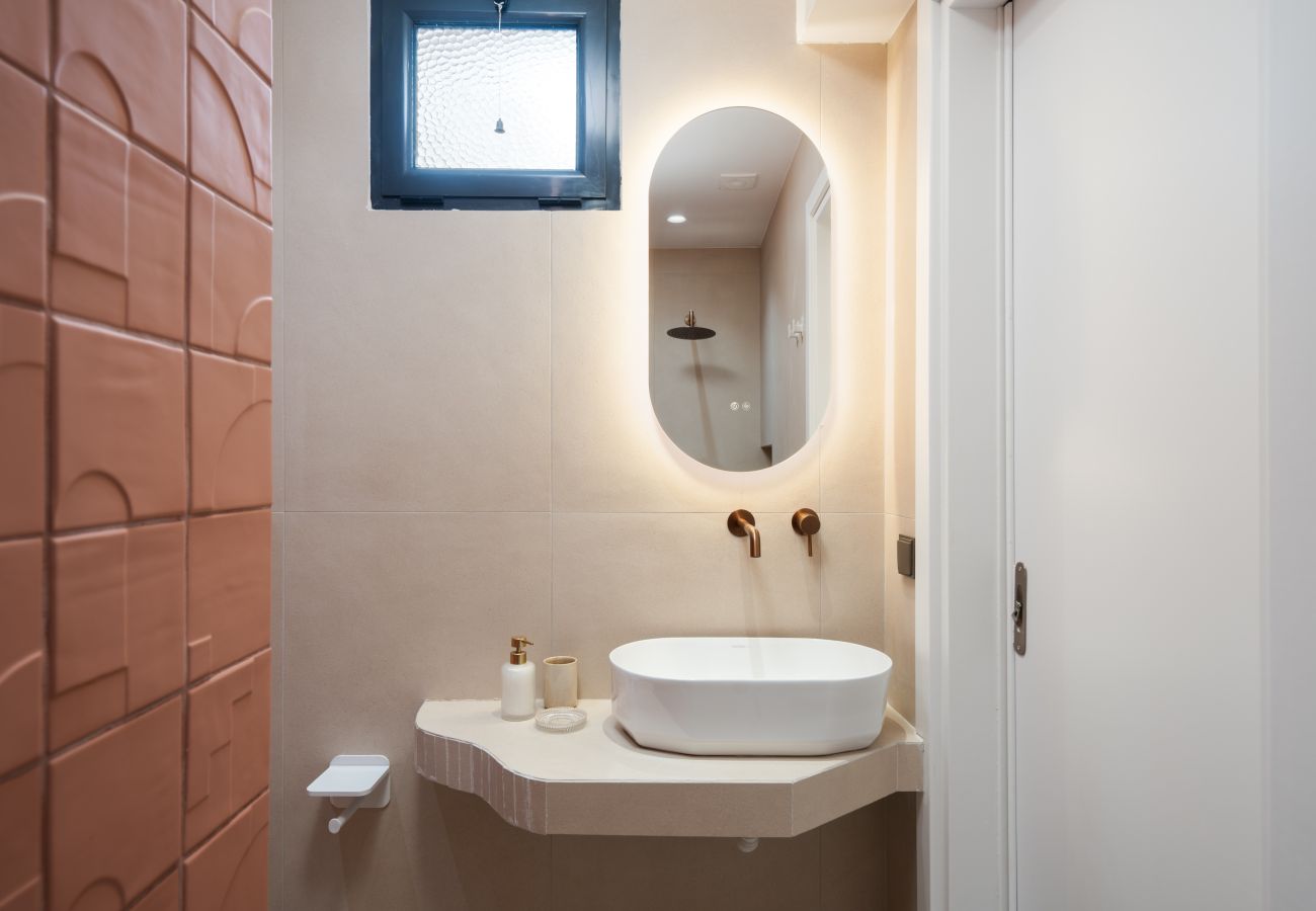 Apartment in Athens - Gem Studio | Near Metro | Starlink |Rooftop Views