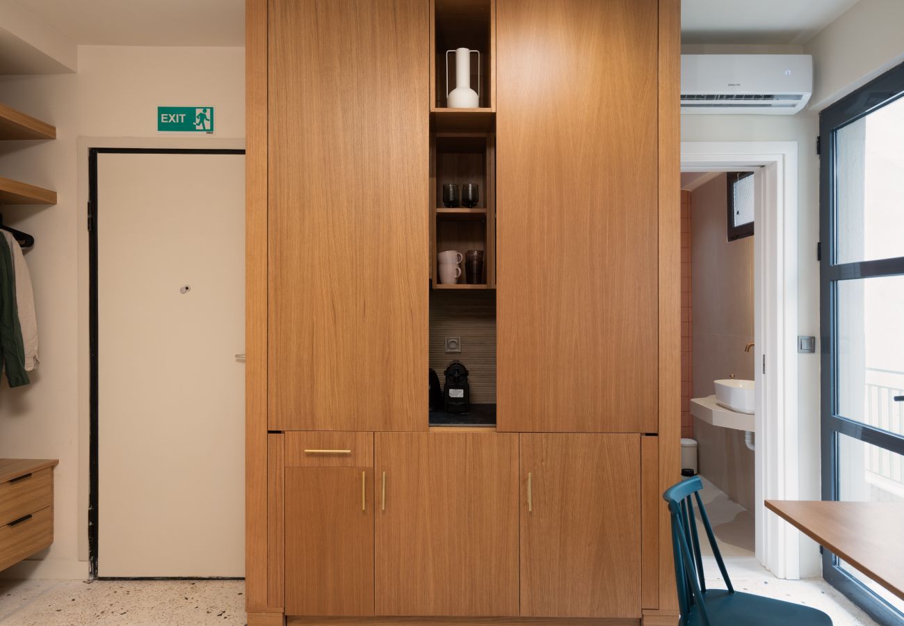 Apartment in Athens - Gem Studio | Near Metro | Starlink |Rooftop Views