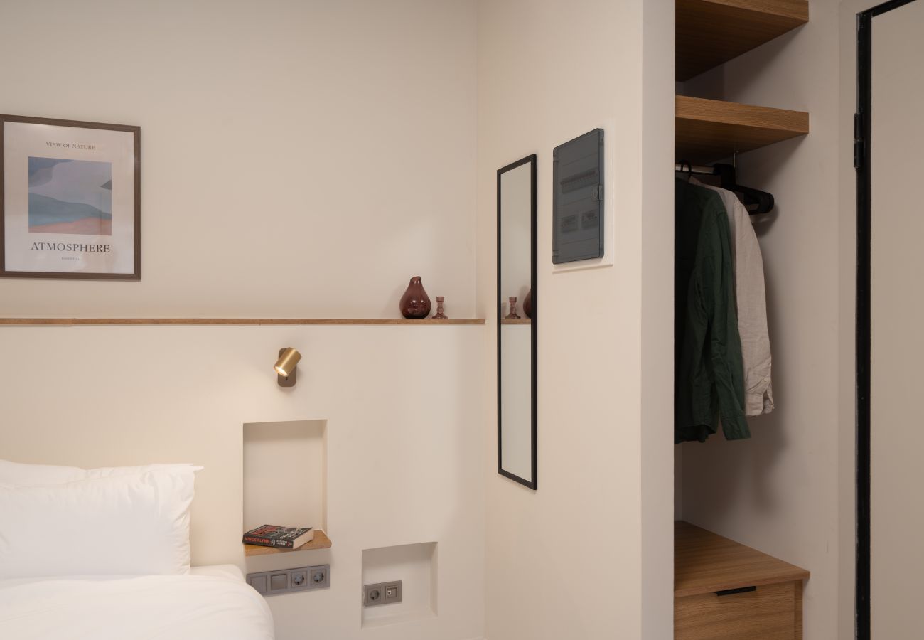 Apartment in Athens - Gem Studio | Near Metro | Starlink |Rooftop Views