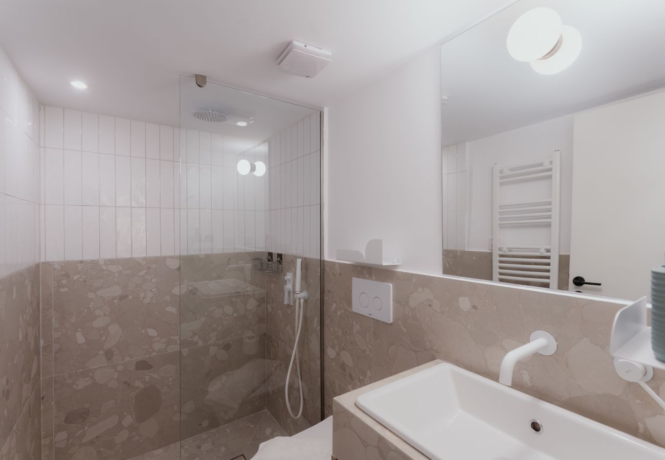 Apartment in Athens - Cozy 2BR Apartment • Warm, Bright & Steps to Metro