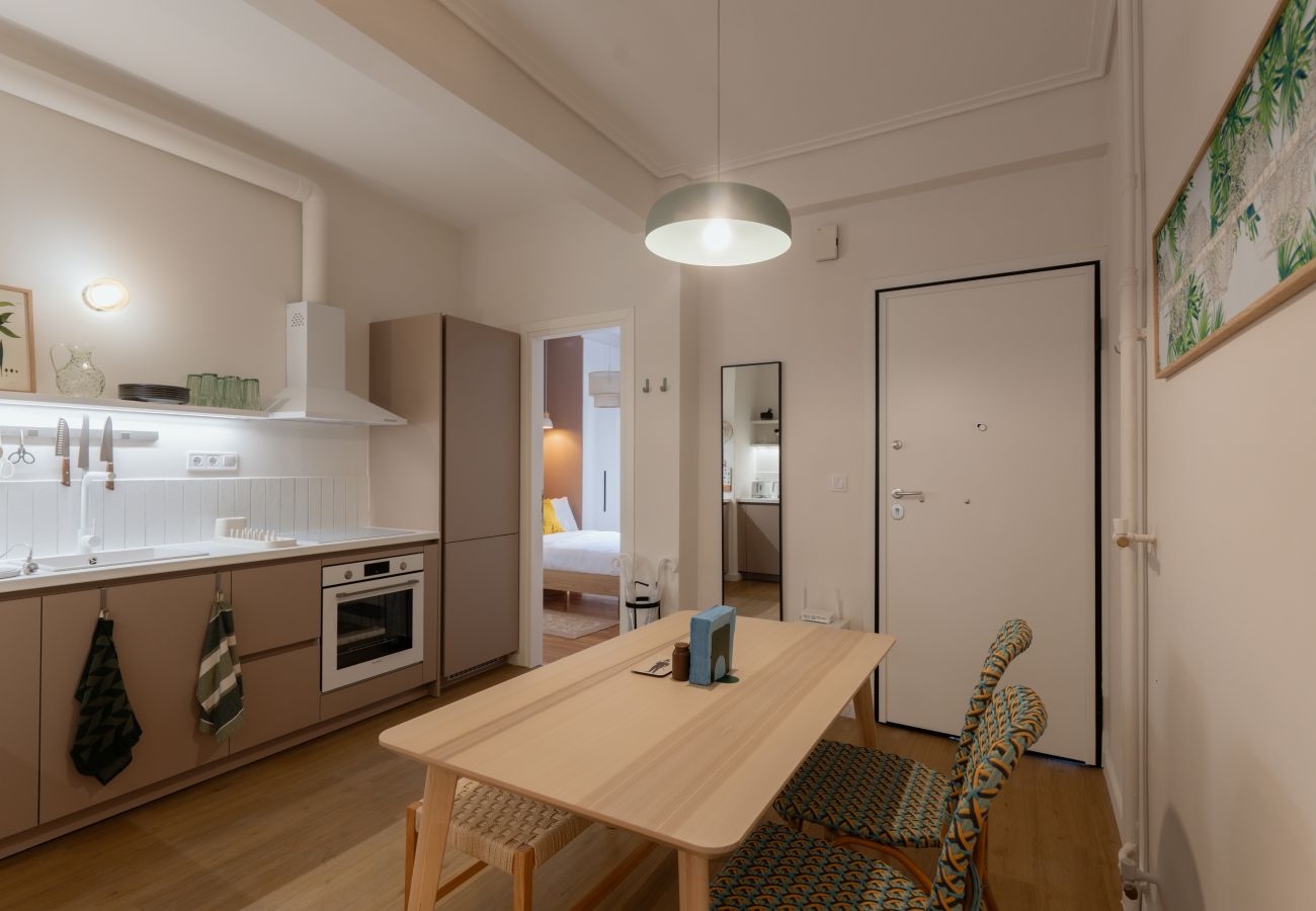 Apartment in Athens - Cozy 2BR Apartment • Warm, Bright & Steps to Metro