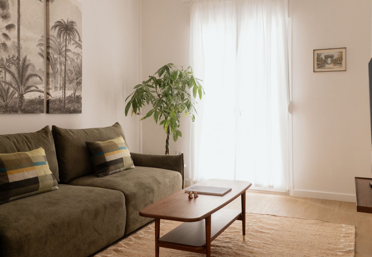Apartment in Athens - Cozy 2BR Apartment • Warm, Bright & Steps to Metro