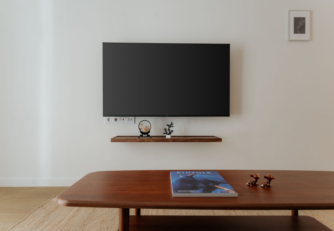 Apartment in Athens - Cozy 2BR Apartment • Warm, Bright & Steps to Metro