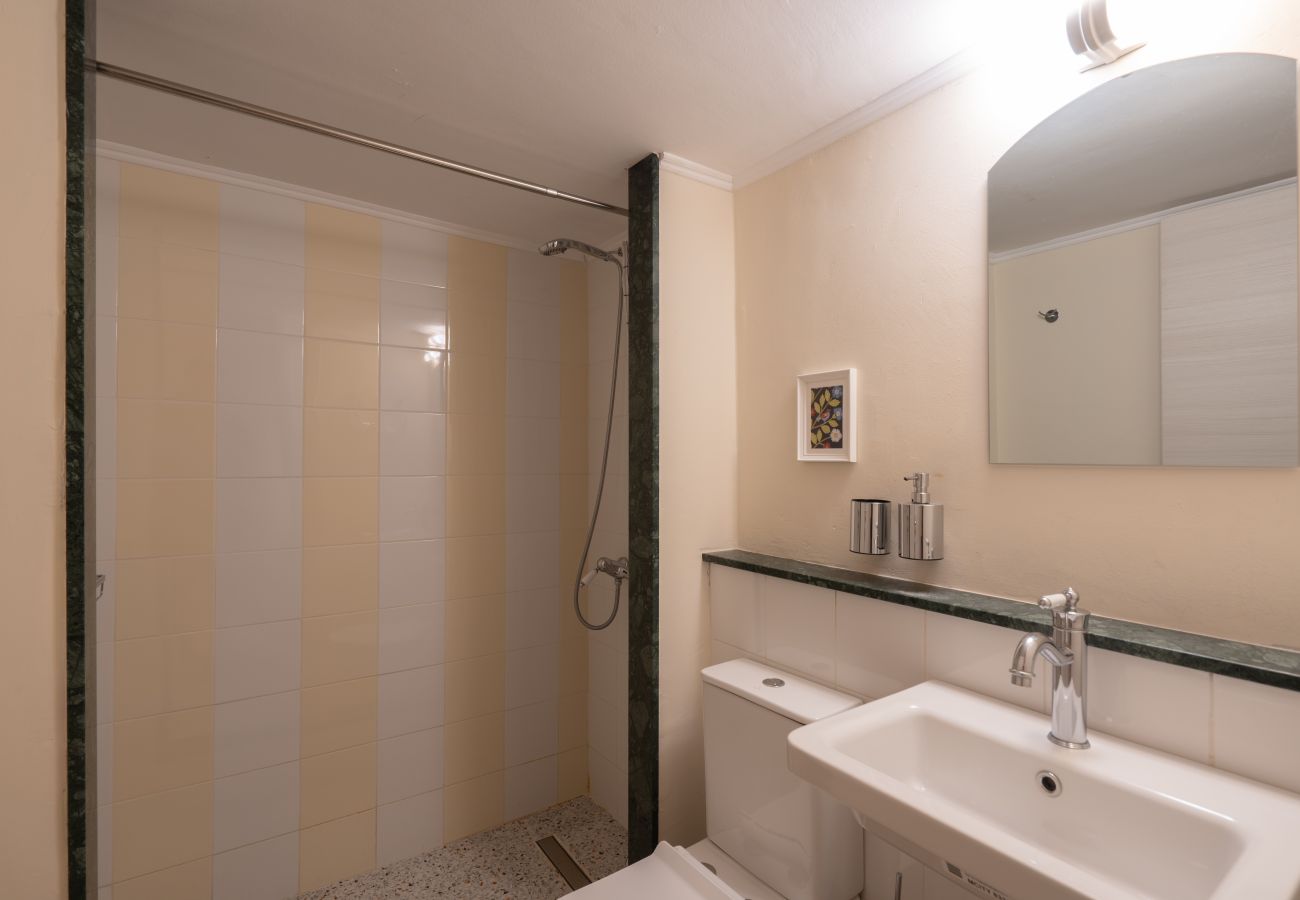 Apartment in Athens - Cozy & Quiet 1BR Near Acropolis & Metro | Koukaki