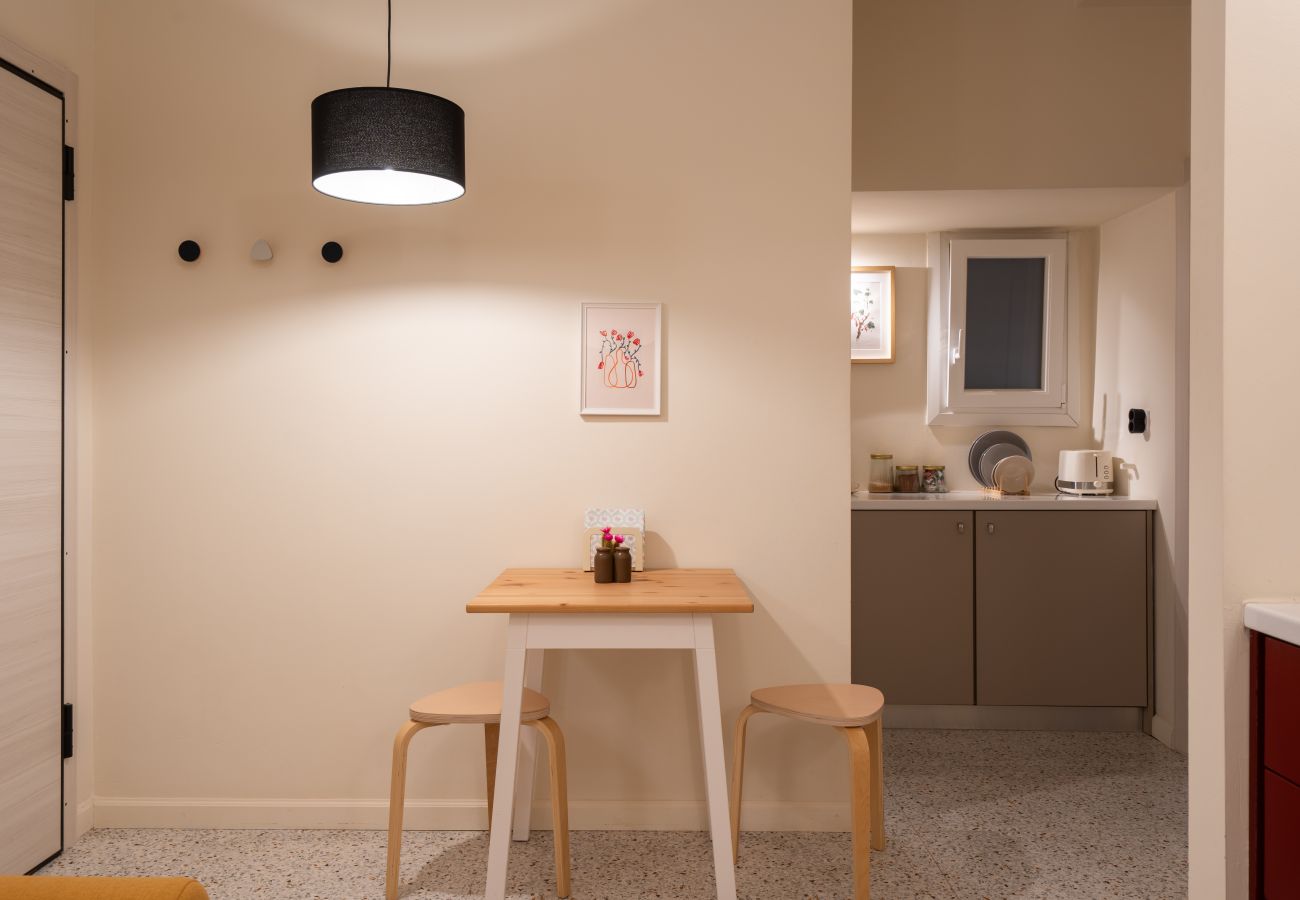 Apartment in Athens - Cozy & Quiet 1BR Near Acropolis & Metro | Koukaki