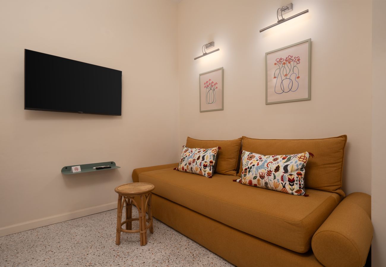 Apartment in Athens - Cozy & Quiet 1BR Near Acropolis & Metro | Koukaki