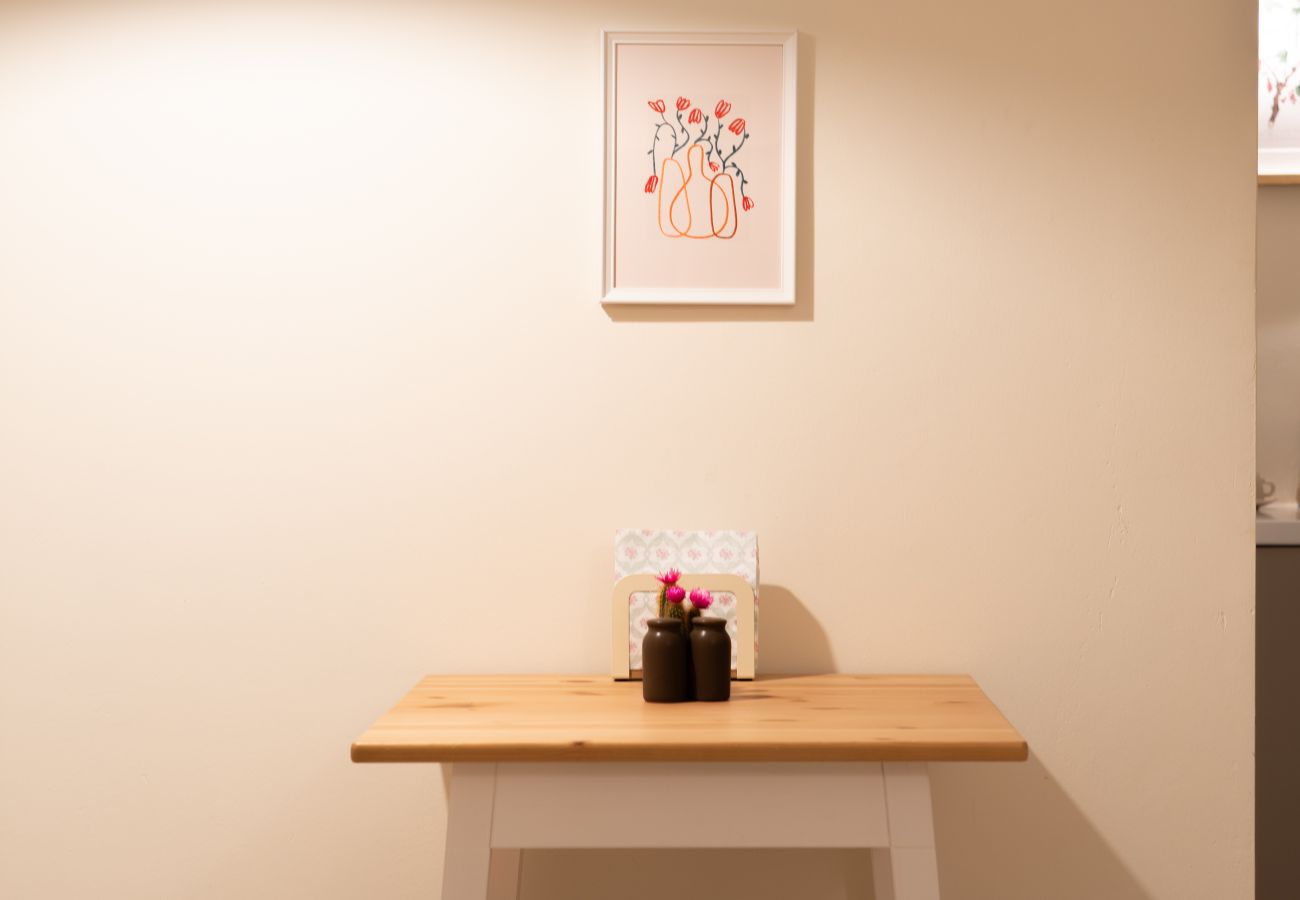 Apartment in Athens - Cozy & Quiet 1BR Near Acropolis & Metro | Koukaki
