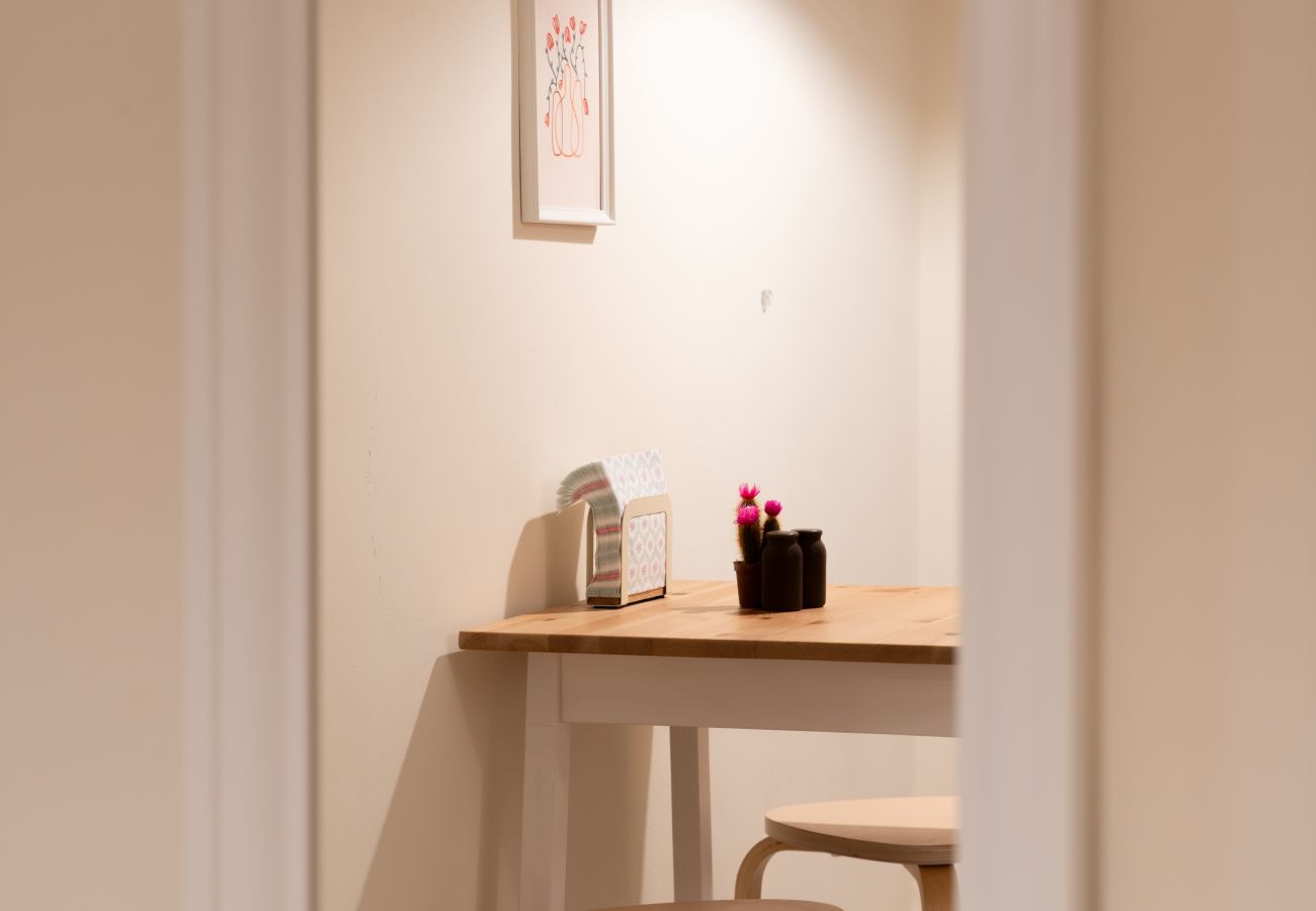 Apartment in Athens - Cozy & Quiet 1BR Near Acropolis & Metro | Koukaki