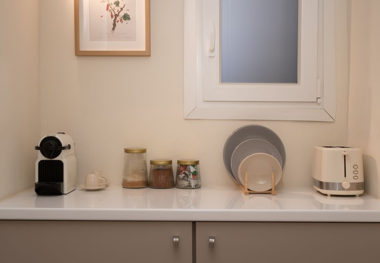 Apartment in Athens - Cozy & Quiet 1BR Near Acropolis & Metro | Koukaki