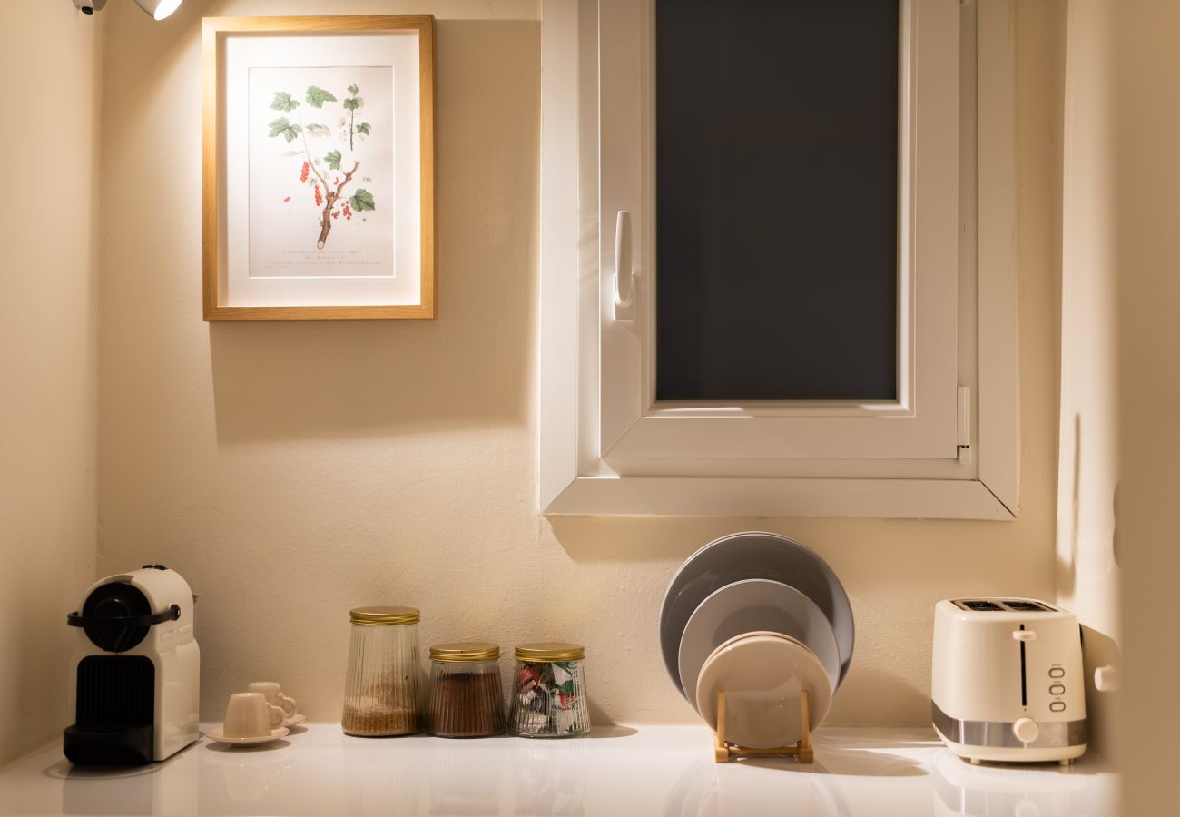 Apartment in Athens - Cozy & Quiet 1BR Near Acropolis & Metro | Koukaki