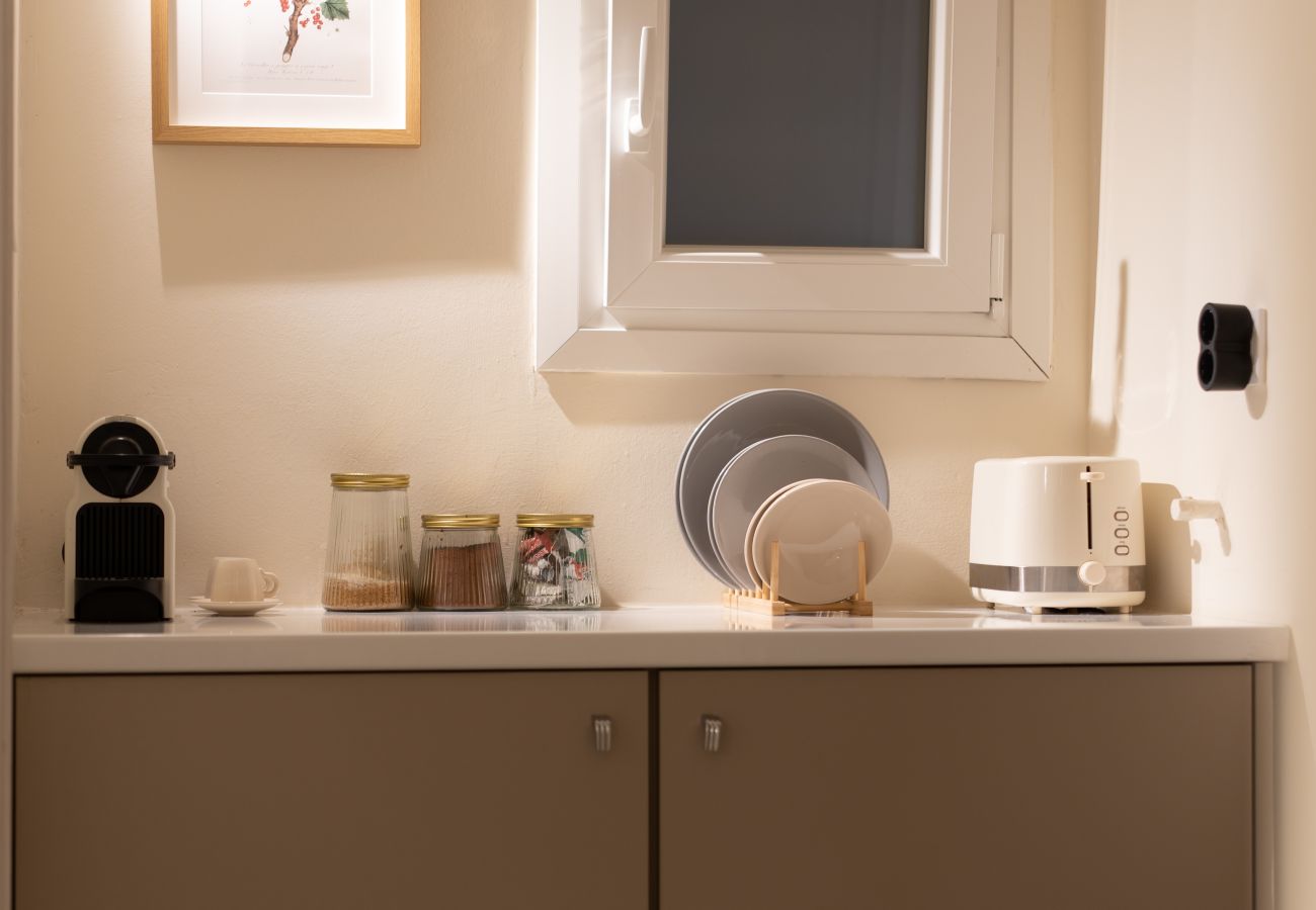 Apartment in Athens - Cozy & Quiet 1BR Near Acropolis & Metro | Koukaki