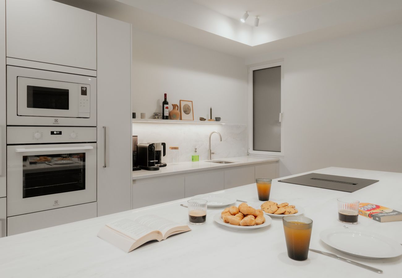 Apartment in Athens - Bright & Luxurious 3BR Suite | Metro | By Museum