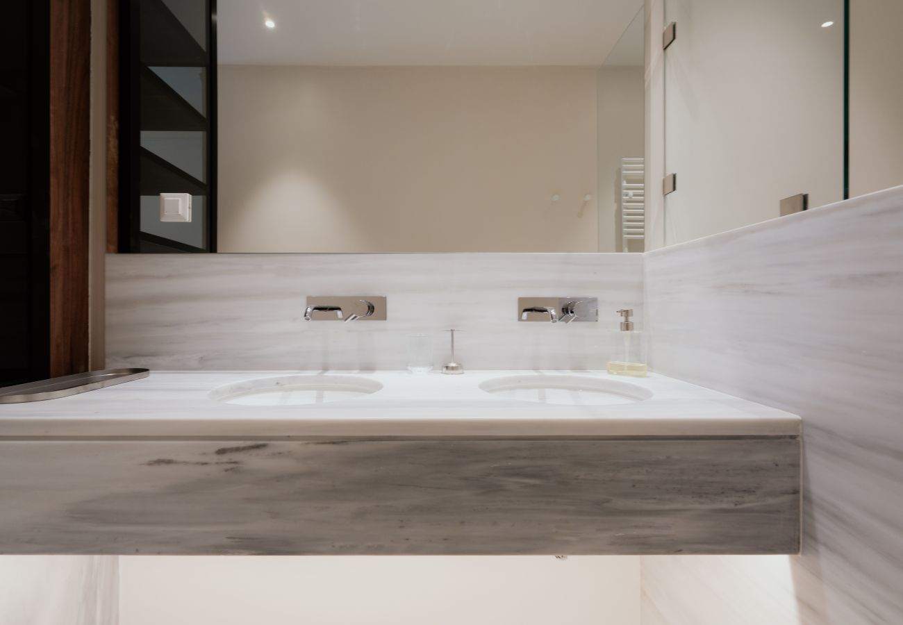 Apartment in Athens - Bright & Luxurious 3BR Suite | Metro | By Museum